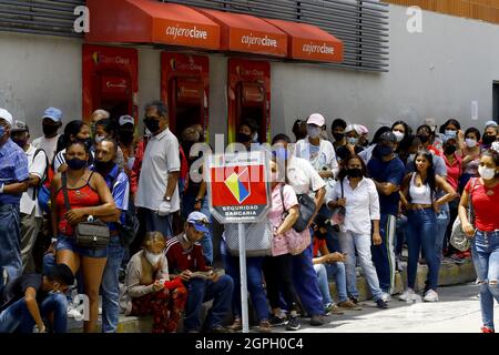 Valencia, Carabobo, Venezuela. 29th Sep, 2021. September 29, 2021. Venezuela will carry out a new economic reconversion, removing six zeros from the currency as of October 1, 2021.People line up at the doors of the Bank of Venezuela to enter and carry out any banking transaction in the run-up to the entry into force of the economic reconversion. In the city of Valencia, Venezuela. Photo: Juan Carlos Hernandez (Credit Image: © Juan Carlos Hernandez/ZUMA Press Wire) Stock Photo