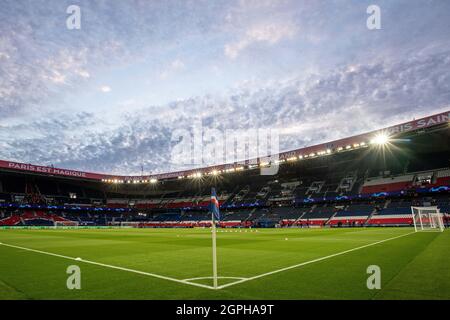 Paris Saint Germain with Leo Messi and Neymar during the UEFA Champions League match between PSG and Manchester City Stock Photo