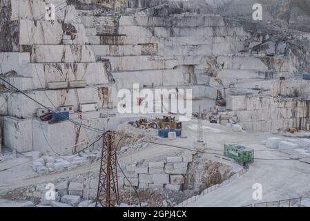 Carrara marble quarries, squarred white marble blocks on quarry of Gioia, bulldozers, machinery, excavators, Massa-Carrara, Lunigiana, Tuscany, Italy Stock Photo