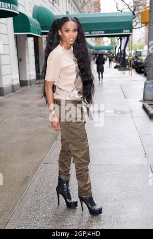 Exclusive - New York - NY - 20190426-Ciara Does an Impromptu Photoshoot