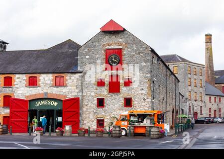 Entrance to Old Jameson Whiskey Distillery Midleton, Distilley Walk, Midleton (Mainistir na Corann), County Cork, Republic of Ireland Stock Photo