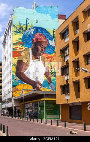 Large Mural of a female fishmonger on the lateral facade of an office building, La Matuna, Cartagena de Indias, Colombia. Stock Photo