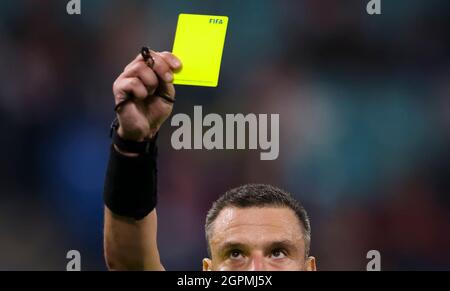 Leipzig, Germany. 28th Sep, 2021. Football: Champions League, Group stage, Group A, Matchday 2: RB Leipzig - FC Brugge at Red Bull Arena. Referee Slavko Vincic shows a yellow card. Credit: Jan Woitas/dpa-Zentralbild/dpa/Alamy Live News Stock Photo