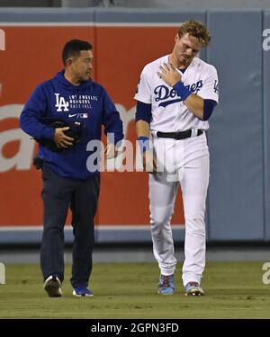 San Diego Padres centerfielder Jim Edmonds reaches down to make