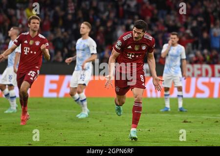 goaljubel Robert LEWANDOWSKI (FC Bayern Munich) after goal to 1-0, jubilation, joy, enthusiasm, action. FC Bayern Munich-Dynamo Kiev 5-0 Soccer Champions League, Group E, 2nd matchday on 29.09.2021. ALLIANZ ARENA. Stock Photo