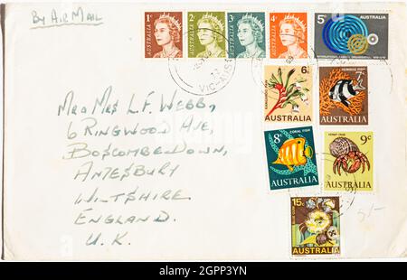 Air Mail letter envelope from Australia to England with a selection of stamps. 1972. 1 2 3 4 5 6 7 8 9 15 c cent cents: Stock Photo
