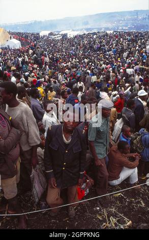 Rwandan refugees fleeing from the genocide and civil war in ...