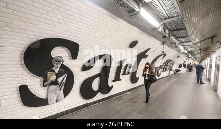 SAINT GERMAIN DES PRES METRO STATION HONORS ITS ARTISTS IN PARIS Stock Photo