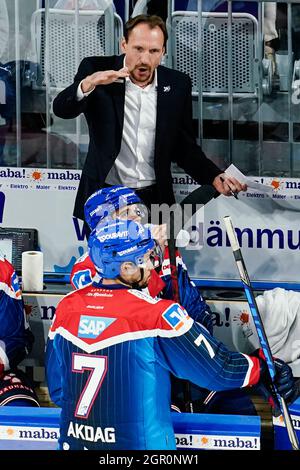 Mannheim, Germany. 30th Sep, 2021. Ice hockey: DEL, Adler Mannheim ...