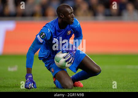 ARNHEM, NETHERLANDS - SEPTEMBER 30: goalkeeper Alfred Gomis of Stade Rennais during the UEFA Conference League match between Vitesse and Stade Rennais at Gelredome on September 30, 2021 in Arnhem, Netherlands (Photo by Peter Lous/Orange Pictures) Stock Photo