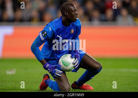 ARNHEM, NETHERLANDS - SEPTEMBER 30: goalkeeper Alfred Gomis of Stade Rennais during the UEFA Conference League match between Vitesse and Stade Rennais at Gelredome on September 30, 2021 in Arnhem, Netherlands (Photo by Peter Lous/Orange Pictures) Stock Photo