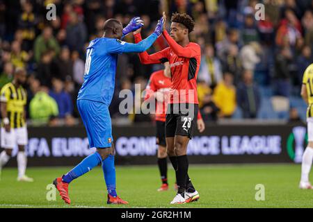 ARNHEM, NETHERLANDS - SEPTEMBER 30: goalkeeper Alfred Gomis of Stade Rennais, Warmed Omari of Stade Rennais during the UEFA Conference League match between Vitesse and Stade Rennais at Gelredome on September 30, 2021 in Arnhem, Netherlands (Photo by Peter Lous/Orange Pictures) Stock Photo