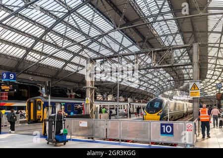 Platforms 9 & 10 at Liverpool Lime Street Station, Liverpool, Merseyside, UK. Stock Photo