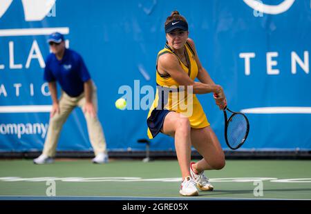 Chicago, USA. 30th Sep, 2021. Elina Svitolina of the Ukraine in action during the third round of the 2021 Chicago Fall Tennis Classic WTA 500 tennis tournament against Elena-Gabriela Ruse of Romania on September 30, 2021 in Chicago, USA - Photo: Rob Prange/DPPI/LiveMedia Credit: Independent Photo Agency/Alamy Live News Stock Photo