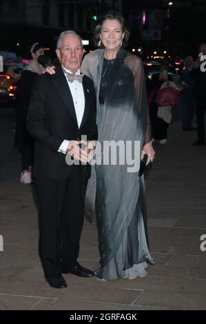 New York, NY, USA. 30th Sep, 2021. Michael Bloomberg, Diana Taylor at the New York City Ballet's 2021 Fall Fashion Gala at Lincoln Center Plaza in New York September 30, 2021 Credit: Rw/Media Punch/Alamy Live News Stock Photo