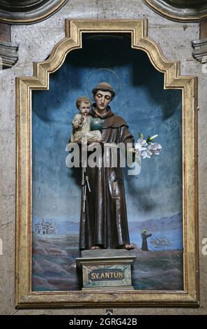 Saint Anthony holds the child Jesus, Altar of Saint Anthony of Padua in the Franciscan Church of Saint Peter in Cernik, Croatia Stock Photo