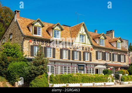 France, Yvelines, Regional Park of the Haute Vallee de Chevreuse, Dampierre en Yvelines, auberge du château Stock Photo