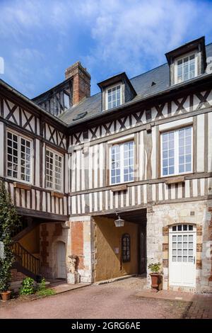 France, Eure, Vallée de La Risle, Pont-Audemer, labeled the Most Beautiful Detours of France, nicknamed the Little Venice of Normandy, inner courtyard of a mansion, with half-timbered facades in the town historic center Stock Photo