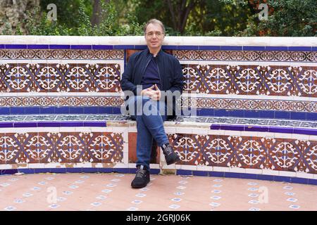 The German writer David Safier poses during the Reratos session in the Retir Park.David Safier presents the book Miss Merkel, the case of the retired chancellor. (Photo by Atilano Garcia / SOPA Images/Sipa USA) Stock Photo