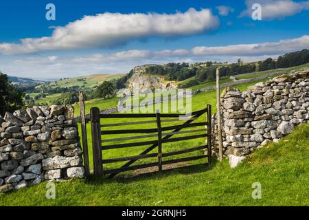 Langcliffe is a village and civil parish in the Craven district of North Yorkshire, in England. It lies to the north of Settle and east of Giggleswick Stock Photo