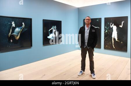 Munich, Germany. 01st Oct, 2021. Actor Thomas Kretschmann stands at the vernissage of his exhibition 'MUSE' at the Leica Gallery Munich. The series, which is on display until December 31, 2021, shows his girlfriend Brittany Rice underwater. Credit: Angelika Warmuth/dpa/Alamy Live News Stock Photo