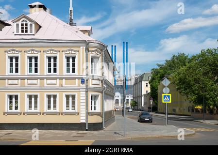 Moscow, Russia - May 23, 2021: Crossroads view on the 1st Golutvinsky Lane and Bolshaya Yakimanka Street Stock Photo