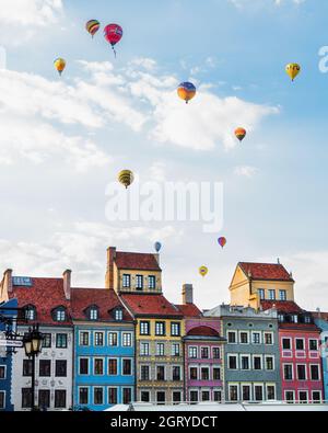 Warsaw Old Town, hot air balloon celebration over old town market