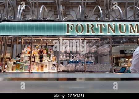 London, Greater London, England, September 21 2021: Close up of the Bar at Fortnum and Mason Bar and Restaurant in the Royal Exchange, City of London. Stock Photo