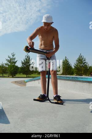 Dobrograd, Vladimir region, Russia. 29 July 2017. Teen with scooter in the skatepark Stock Photo