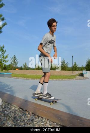 Dobrograd, Vladimir region, Russia. 29 July 2017. Teen on skateboard in the skatepark Stock Photo