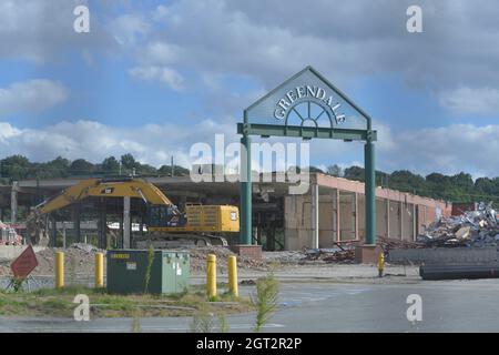 https://l450v.alamy.com/450v/2gt2r2p/worcester-massachusetts-usa-21st-sep-2021-greendale-mall-is-being-demolished-to-make-way-for-an-amazon-distribution-center-it-seems-the-malling-of-america-is-over-the-mall-was-built-in-1987-and-was-432000-square-feet-in-size-with-space-for-37-stores-as-business-was-poor-the-ownership-change-hands-several-time-with-varouis-schemes-for-a-remake-but-nothing-happened-until-amazon-took-over-in-october-or-2020-with-plans-for-a-distribution-center-in-september-of-2021-demoliton-of-the-former-mall-was-underwayl-credit-image-kenneth-martinzuma-press-wire-2gt2r2p.jpg