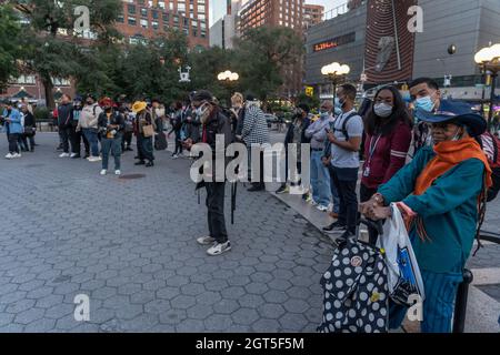 New York, USA. 01st Oct, 2021. NEW YORK, NY – OCTOBER 01: People watch a 'Seeinjustice' launching event in Union Square on October 1, 2021 in New York City.    Statues of George Floyd, John Lewis and Breonna Taylor made by the artist Chris Carnabuci for Confront Art's exhibition 'Seeinjustice' are on display in Union Square in New York City. Credit: Ron Adar/Alamy Live News Stock Photo