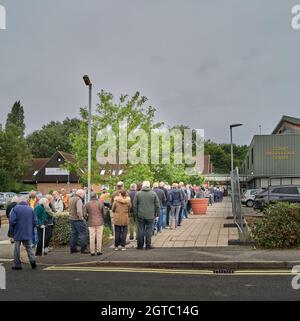 Long orderly queue (of people aged 65+) for the 'flu jab at Lakeside surgery, Corby, England. Stock Photo