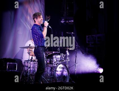 Josef Salvat supporting Paloma Faith on her Infinite Things tour at Cliffs Pavilion, Southend, Essex © Clarissa Debenham / Alamy Stock Photo