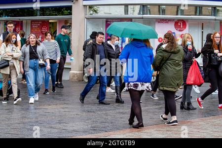 Dundee, Tayside, Scotland, UK. 2nd Oct, 2021. UK Weather: A cold wet and windy Autumn day with outbreaks of light rain across North East Scotland, temperatures reaching 12°C. The cold and wet Autumn weather has not stopped local residents spending the day out October sales shopping in Dundee city centre. Credit: Dundee Photographics/Alamy Live News