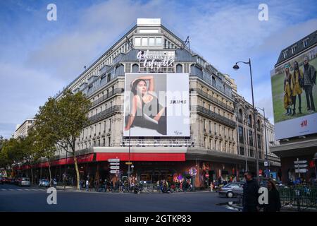 Paris, France. 02nd Oct, 2021. SKIMS, Kim Kardashian's fashion brand is landing in France and on the facade of Galeries Lafayette in Paris, France, on October 02, 2021. Photo by Lionel Urman/ABACAPRESS.COM Credit: Abaca Press/Alamy Live News Stock Photo