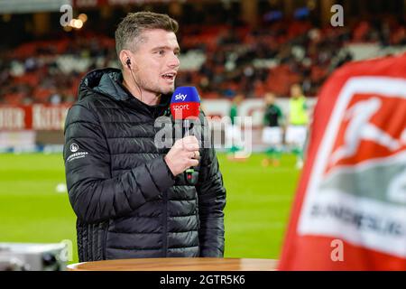 Nuremberg, Germany. 02nd Oct, 2021. Football: 2nd Bundesliga, 1. FC Nürnberg - Hannover 96, Matchday 9, Max Morlock Stadium. Nuremberg coach Robert Klauß in an interview on Sky Sport. Credit: Löb Daniel/dpa - IMPORTANT NOTE: In accordance with the regulations of the DFL Deutsche Fußball Liga and/or the DFB Deutscher Fußball-Bund, it is prohibited to use or have used photographs taken in the stadium and/or of the match in the form of sequence pictures and/or video-like photo series./dpa/Alamy Live News Stock Photo