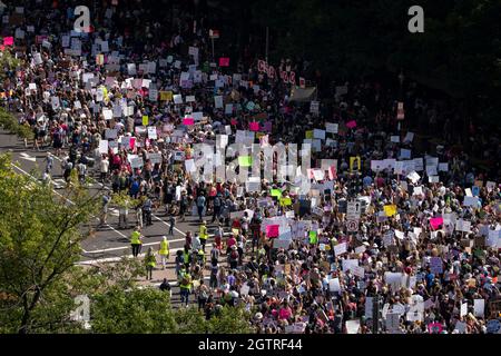 Supporters of reproductive choice march to the U.S. Supreme Court during the nationwide Women's March, held after Texas rolled out a near-total ban on abortion procedures and access to abortion-inducing medications, in Washington, U.S., October 2, 2021. REUTERS/Al Drago
