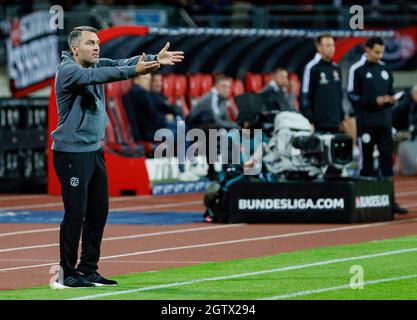 Nuremberg, Germany. 02nd Oct, 2021. Football: 2. Bundesliga, 1. FC Nürnberg - Hannover 96, Matchday 9, Max-Morlock-Stadion Hannover coach Jan Zimmermann gives instructions from the touchline. Credit: Löb Daniel/dpa - IMPORTANT NOTE: In accordance with the regulations of the DFL Deutsche Fußball Liga and/or the DFB Deutscher Fußball-Bund, it is prohibited to use or have used photographs taken in the stadium and/or of the match in the form of sequence pictures and/or video-like photo series./dpa/Alamy Live News Stock Photo