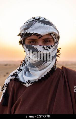 Keffiyeh scarves hi-res stock photography and images - Alamy