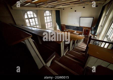 Abandoned lecture theatre inside a disused Zoology building of Liverpool University (Abandoned/Derelict) (Lecture Hall) Stock Photo