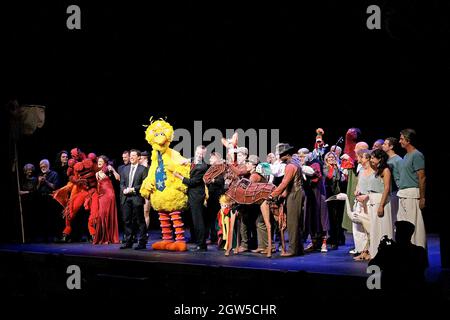 New York, NY, USA. 17 October, 2011. Cast members at the curtain call for The New 42nd Street Gala at the The New Victory Theater. Credit: Steve Mack/Alamy Stock Photo