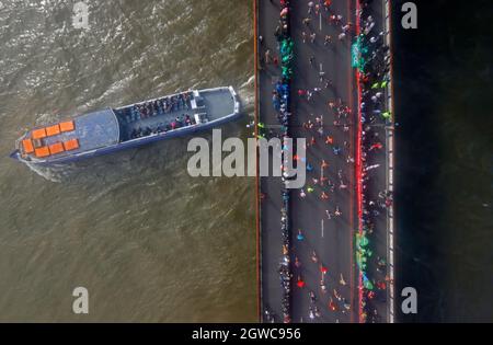Runners cross over Tower Bridge during the Virgin Money London Marathon. Picture date: Sunday October 3, 2021. Stock Photo