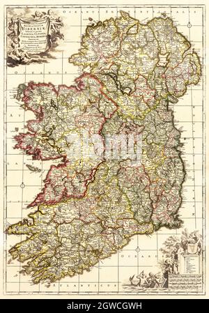 '18th century: Regni et insulæ Hiberniæ delineatio in qua sont Lagenia, Ultonia, Connachia et Momonia Provenciæ.'  Translation: An 18th century sketch of the kingdom and island of Ireland in which are Leinster, Ulster, Connaught and Munster, by Frederik de Wit (1629-1706), a Dutch cartographer and artist. Stock Photo