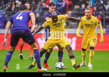 OHL's Xavier Mercier and Anderlecht's Josh Cullen fight for the