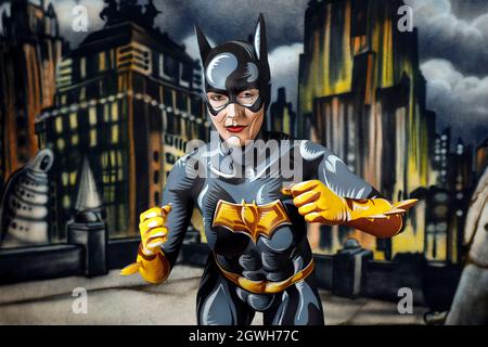 GEEK ART - Bodypainting and Transformaking: Batgirl comic photoshooting with Janina in a sprayed comic setting by Enrico Lein at Studio Düsterwald in Hameln on September 27, 2021  - A project by the photographer Tschiponnique Skupin and the bodypainter Enrico Lein