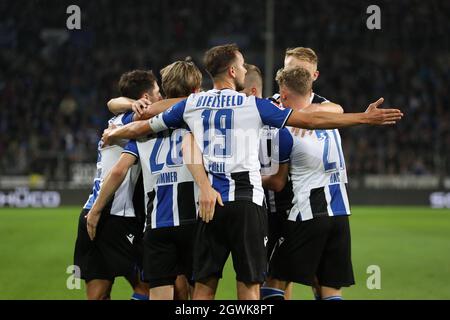 03 October 2021, North Rhine-Westphalia, Bielefeld: Football: Bundesliga, Arminia Bielefeld - Bayer Leverkusen, Matchday 7 at SchücoArena. Bielefeld's Alessandro Schöpf (l-r), Patrick Wimmer, Manuel Prietl and Robin Hack celebrate the supposed goal for 1:1. The goal is taken back after a video decision. Photo: Friso Gentsch/dpa - IMPORTANT NOTE: In accordance with the regulations of the DFL Deutsche Fußball Liga and/or the DFB Deutscher Fußball-Bund, it is prohibited to use or have used photographs taken in the stadium and/or of the match in the form of sequence pictures and/or video-like phot Stock Photo