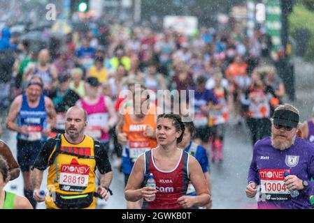 Tower Hill, London, UK. 3rd Oct, 2021. Heavy rain hit late on in the Virgin Money London Marathon 2021 as the fun runners passed through Tower Hill.