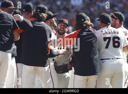 San Diego Padres players celebrate after defeating the San Francisco Giants  in a baseball game in San Francisco, Wednesday, Sept. 15, 2021. (AP  Photo/Jeff Chiu Stock Photo - Alamy