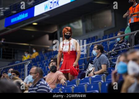 Madrid, Spain. 03rd Oct, 2021. Fans during Real Madrid victory over Lenovo Tenerife (86 - 77) in Liga Endesa regular season (day 4) celebrated in Madrid (Spain) at Wizink Center. October 3rd 2021. (Photo by Juan Carlos García Mate/Pacific Press) Credit: Pacific Press Media Production Corp./Alamy Live News Stock Photo